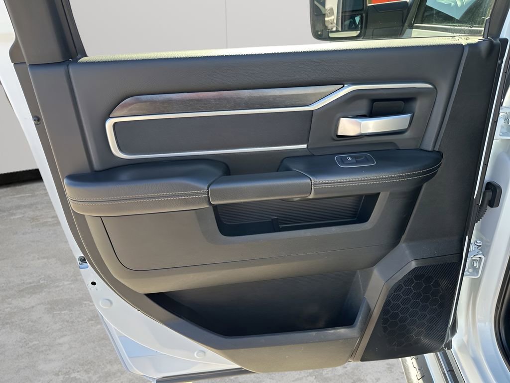 Used 2024 RAM 3500 Big Horn AWD/4WD image 17