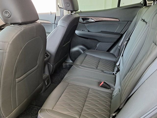 Used 2022 Buick Envision Avenir w/ Technology Package II image 26