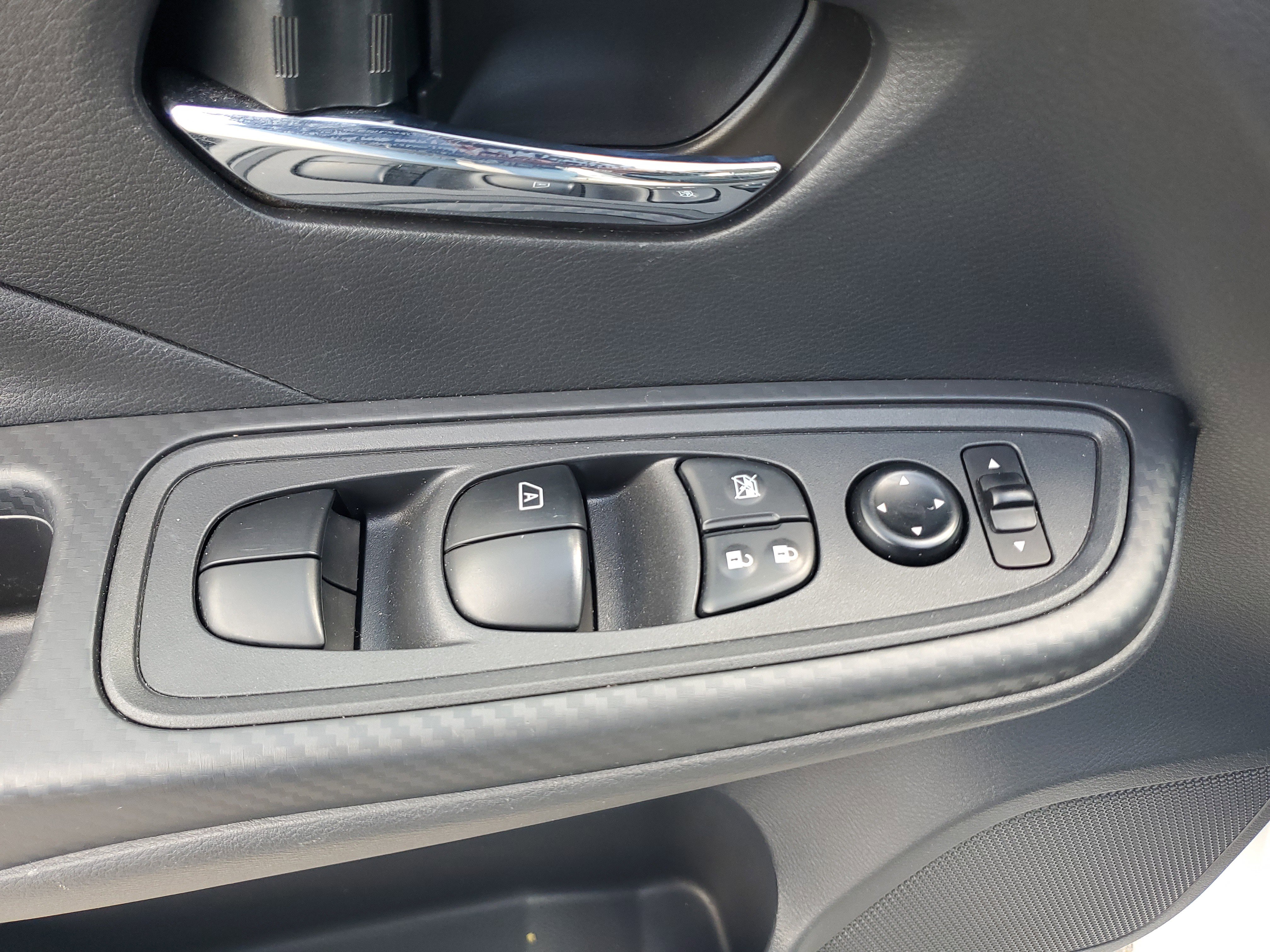 Certified 2025 Nissan Versa SV image 25