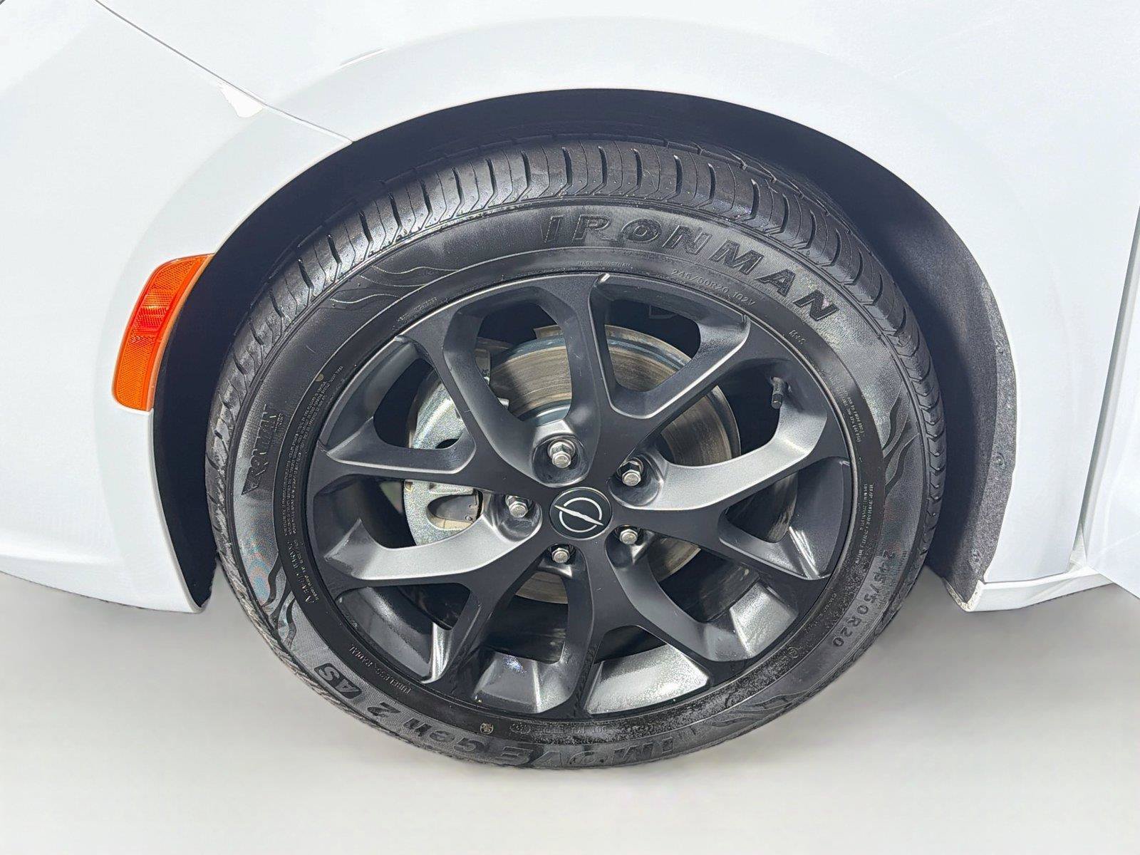 Used 2025 Chrysler Pacifica Limited FWD image 34