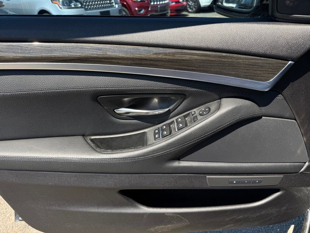 Used 2011 BMW 550i xDrive Sedan AWD/4WD image 14