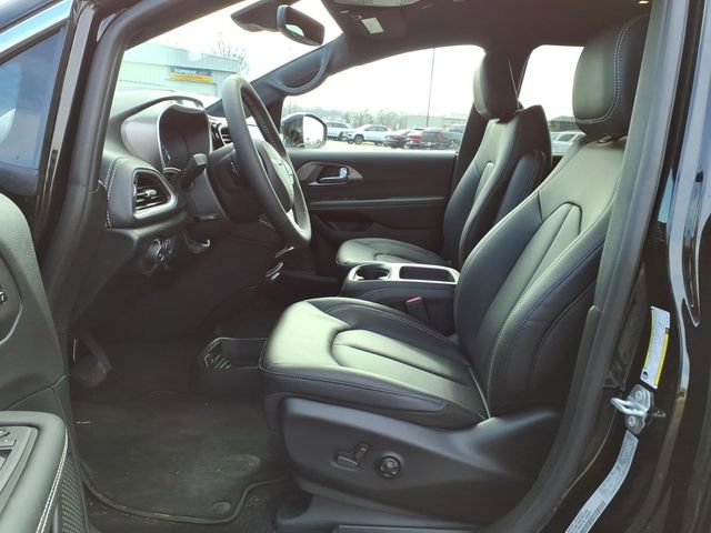 New 2026 Chrysler Pacifica Select image 13