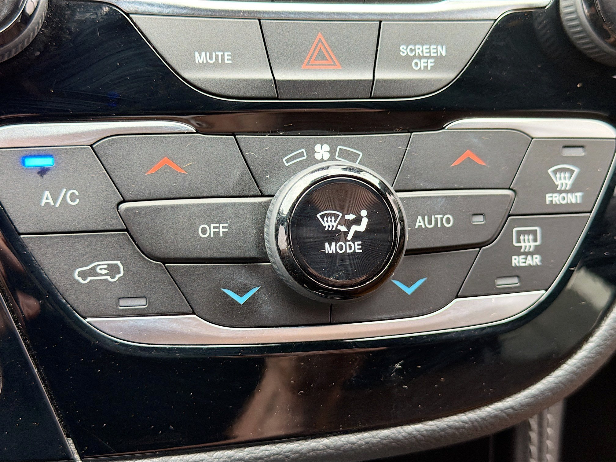 Used 2021 Chrysler Pacifica Limited w/ Uconnect Theater Family Group AWD/4WD image 16