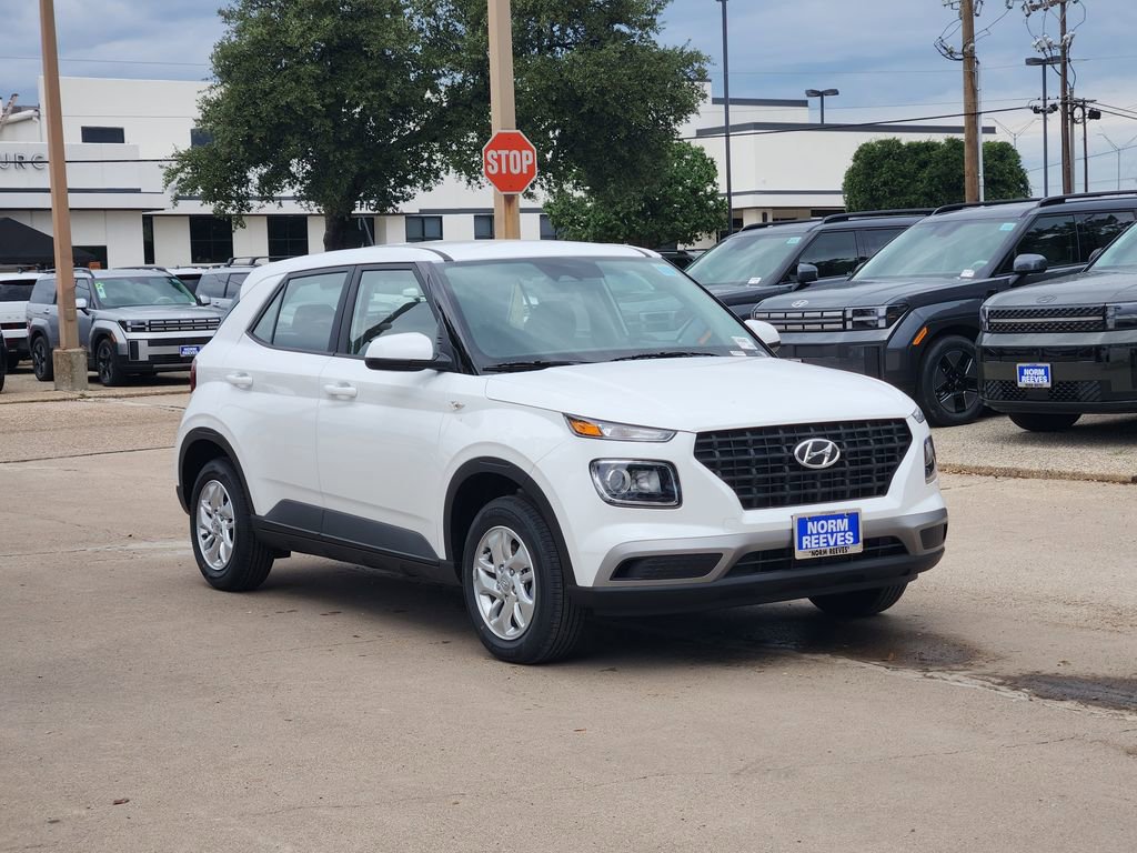 New 2026 Hyundai Venue SE FWD image 2
