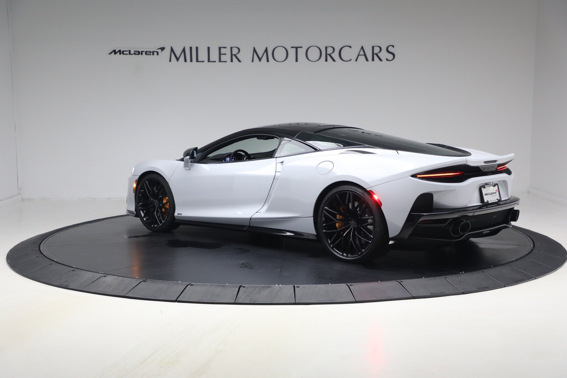 Used 2025 McLaren GTS RWD image 4