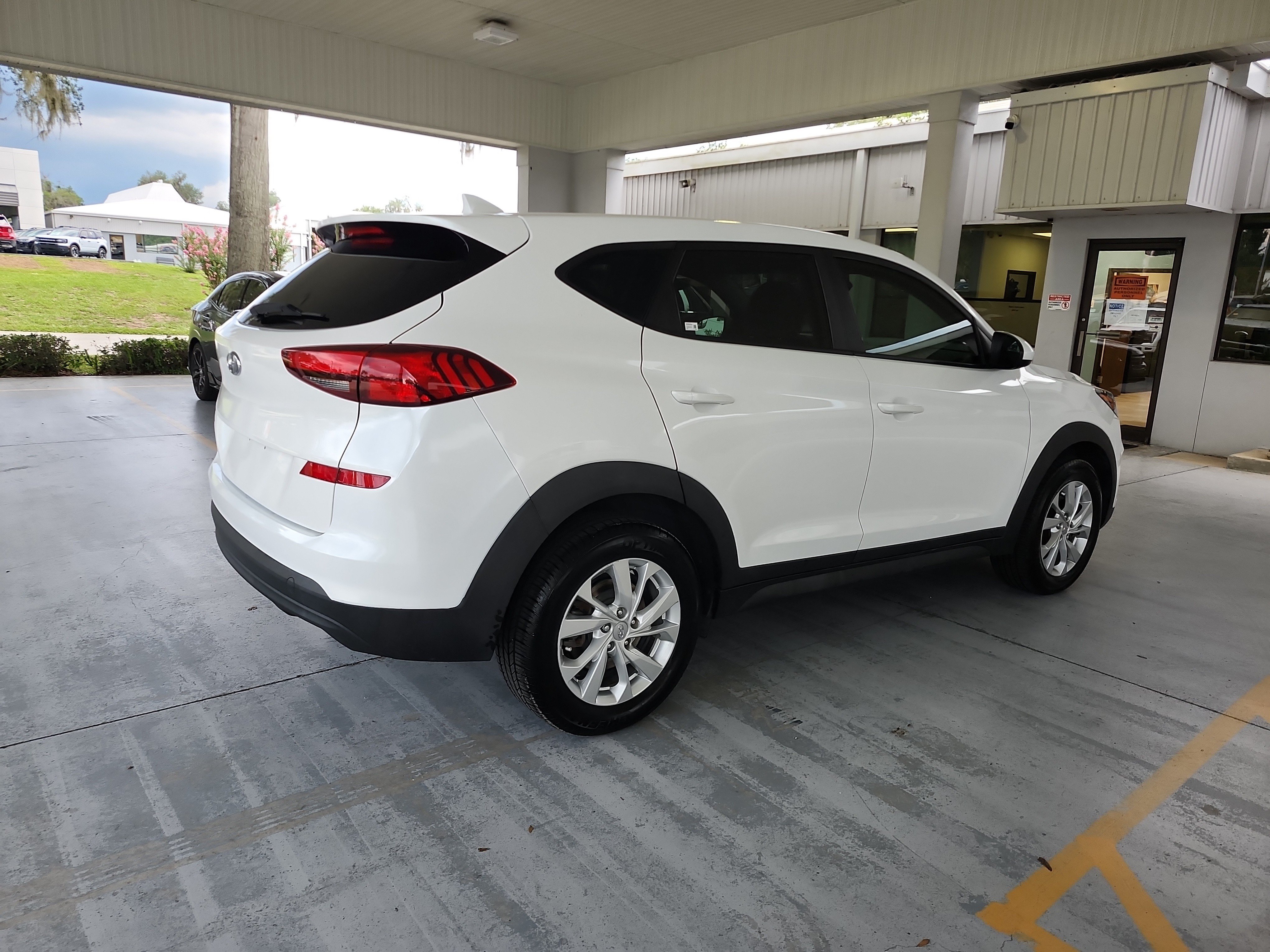 Used 2021 Hyundai Tucson SE w/ Cargo Package FWD image 5