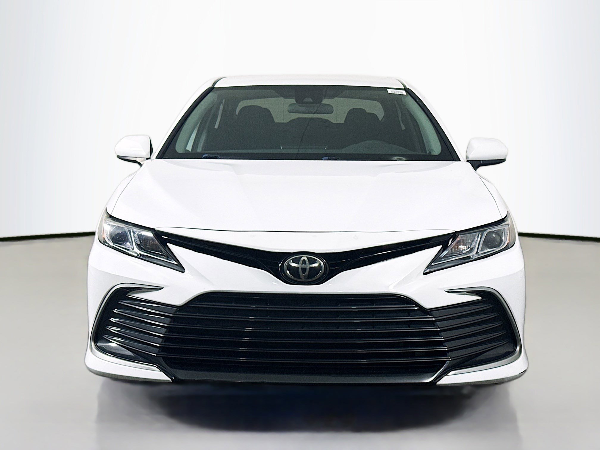 Used 2021 Toyota Camry LE FWD image 2