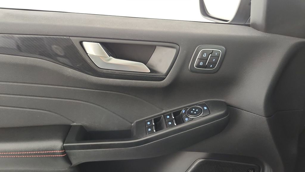 Certified 2023 Ford Escape ST-Line Select w/ Tech Pack #2 image 15