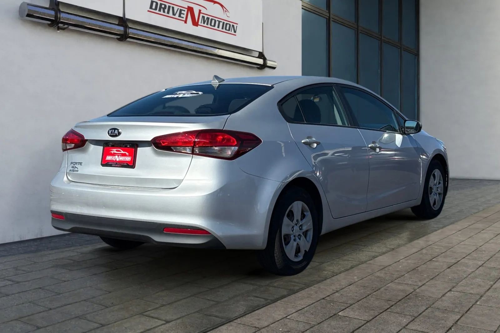 Used 2017 Kia Forte LX image 4