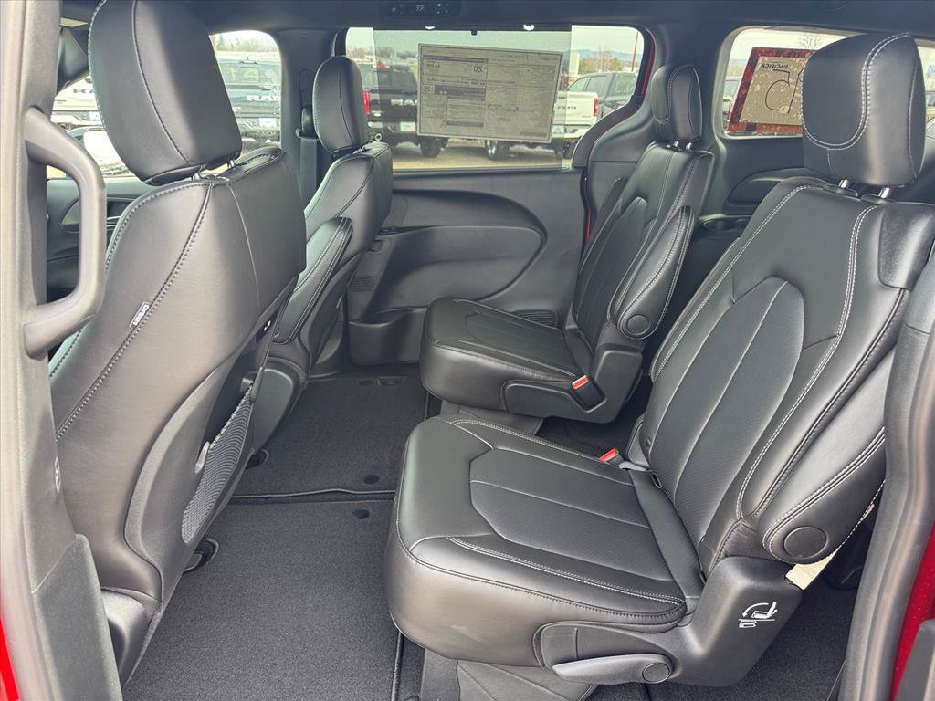 New 2026 Chrysler Pacifica Select w/ S Appearance Package AWD/4WD image 10