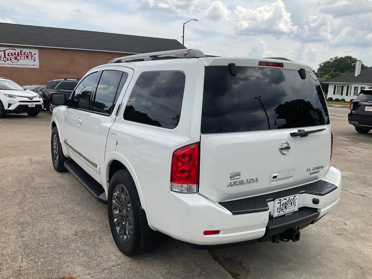 Used 2015 Nissan Armada Platinum w/ Platinum Reserve Package RWD image 5