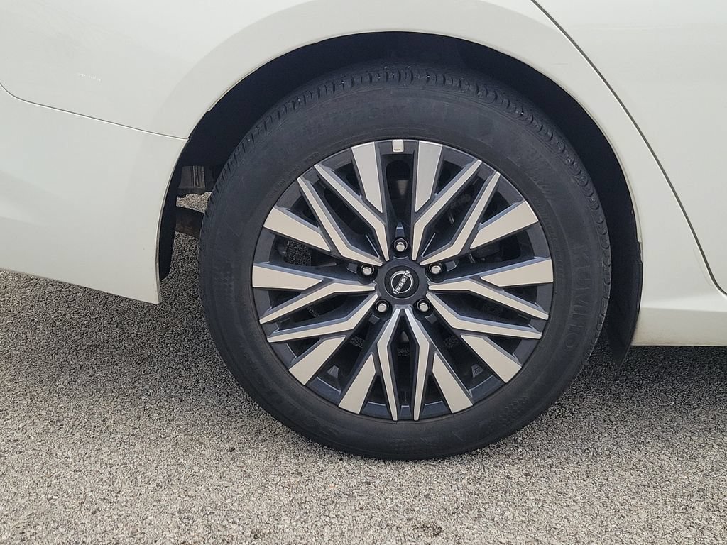 Used 2025 Nissan Altima 2.5 SV FWD image 5