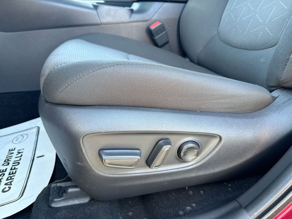 Used 2022 Toyota RAV4 XLE w/ Convenience Package image 12