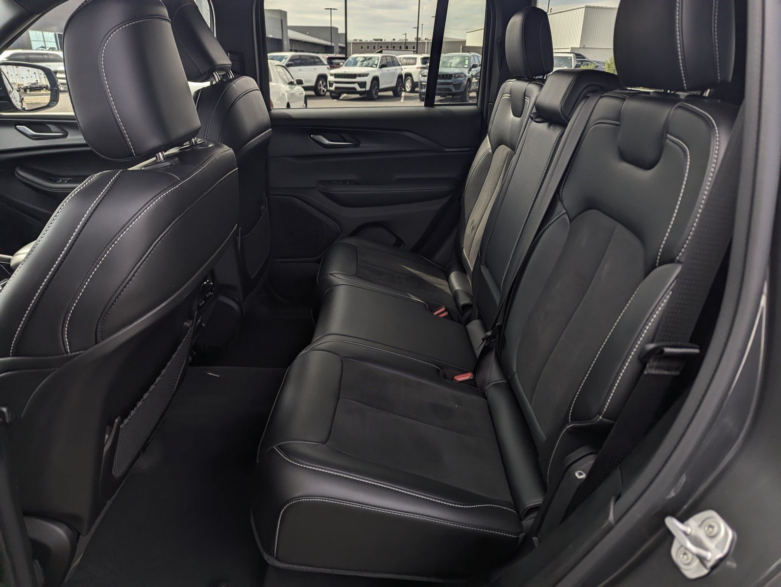 Certified 2023 Jeep Grand Cherokee Altitude AWD/4WD image 8