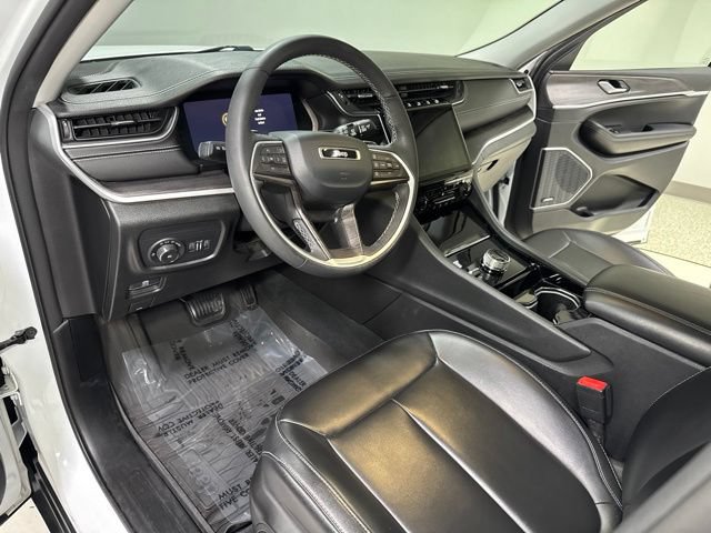 Used 2023 Jeep Grand Cherokee L Limited w/ Black Appearance Package AWD/4WD image 15