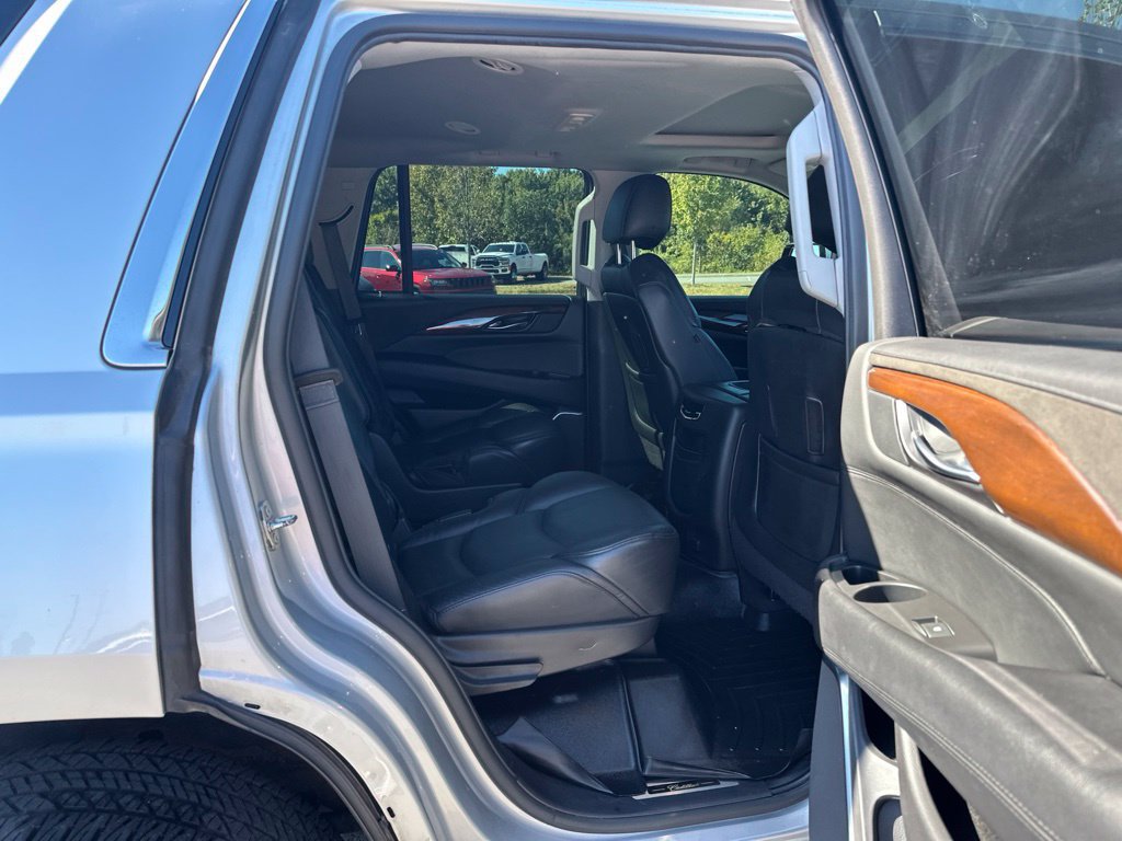 Used 2020 Cadillac Escalade Luxury RWD image 21
