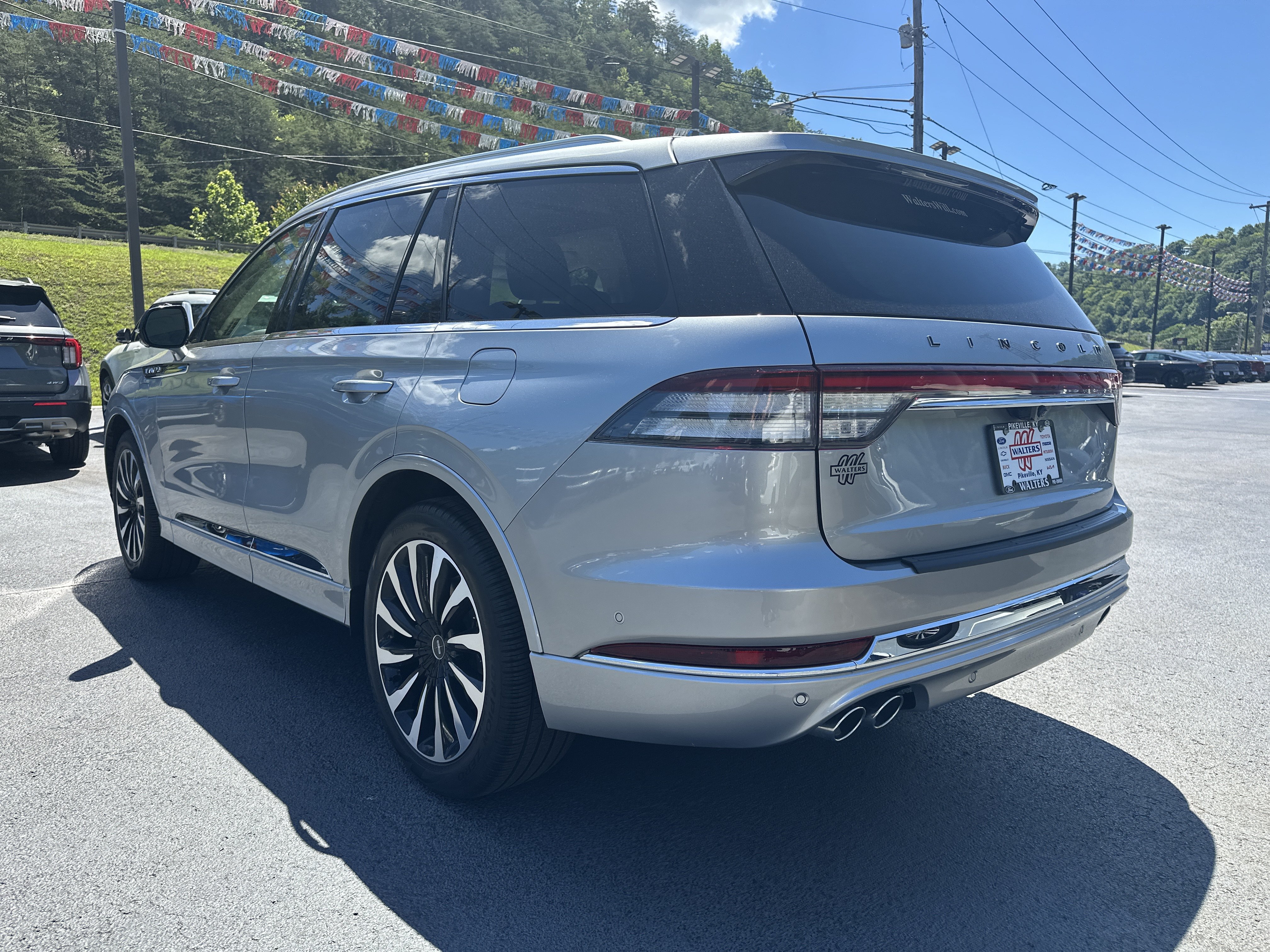 Used 2023 Lincoln Aviator Black Label Grand Touring AWD/4WD image 6