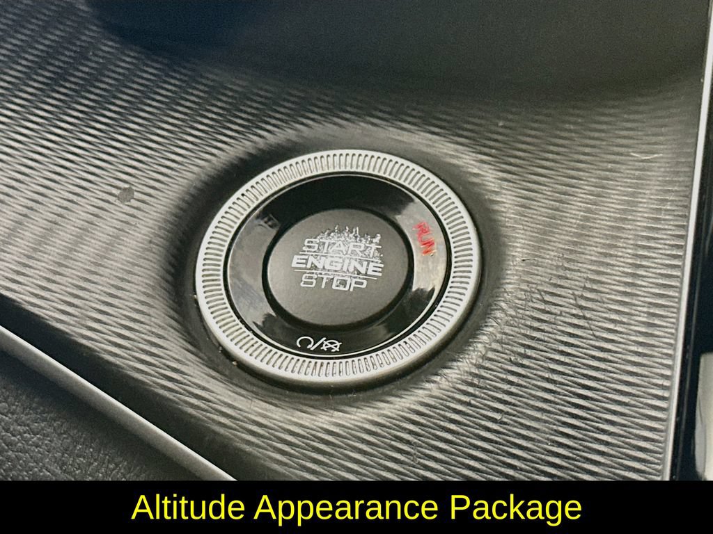 Used 2023 Jeep Grand Cherokee Altitude AWD/4WD image 19