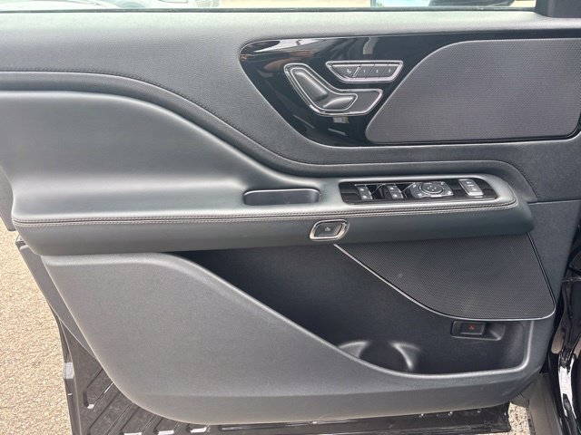 New 2026 Lincoln Aviator AWD image 12