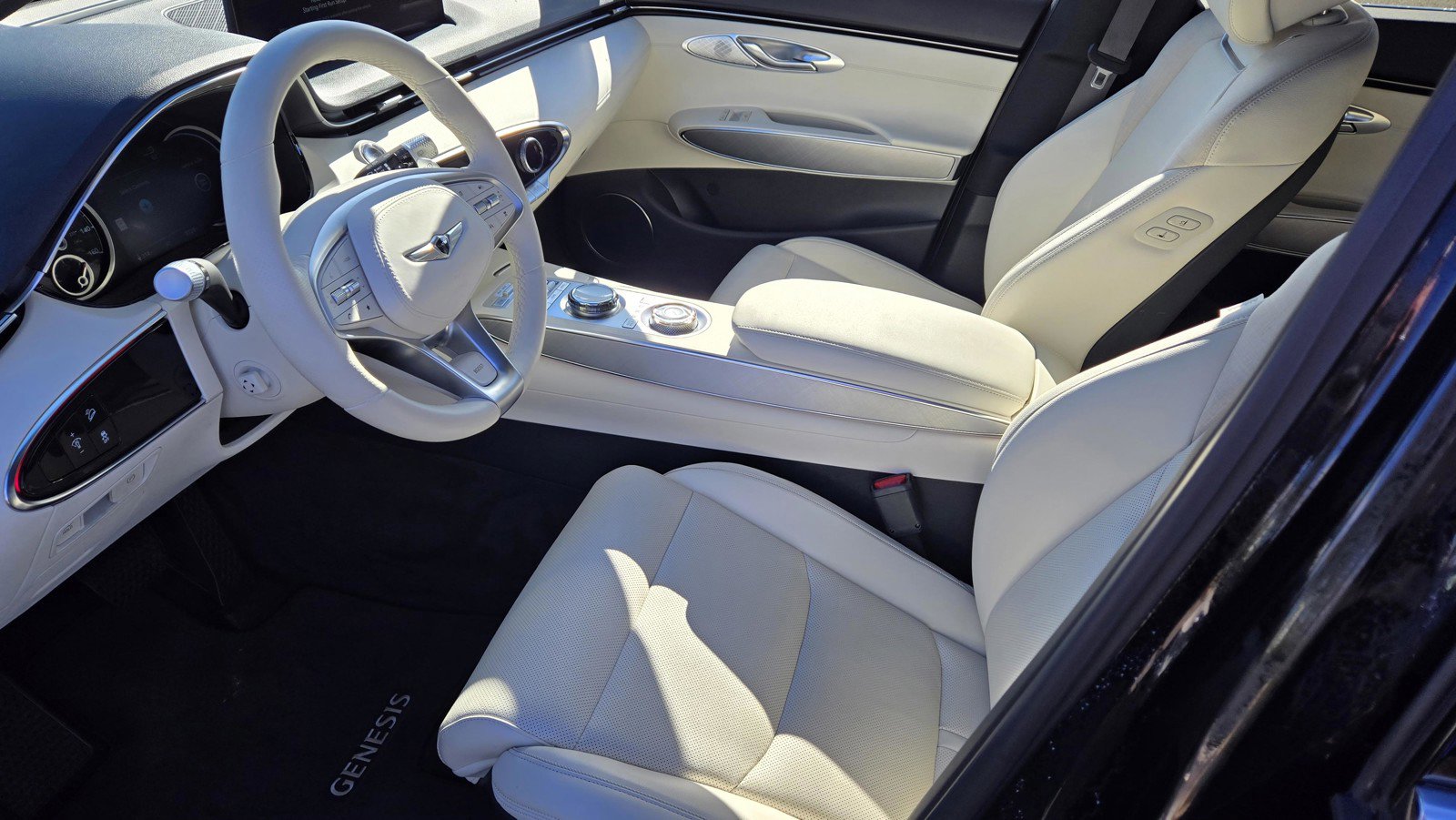 Used 2025 Genesis Electrified GV70 Advanced image 17