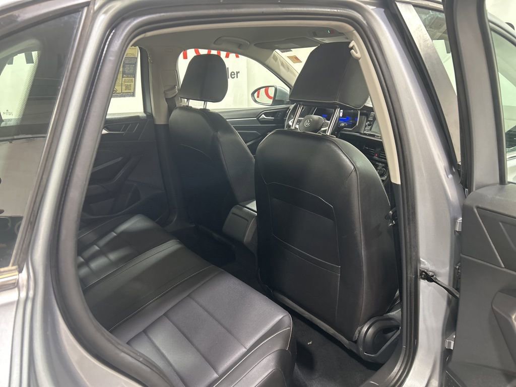 Used 2024 Volkswagen Jetta SE image 13