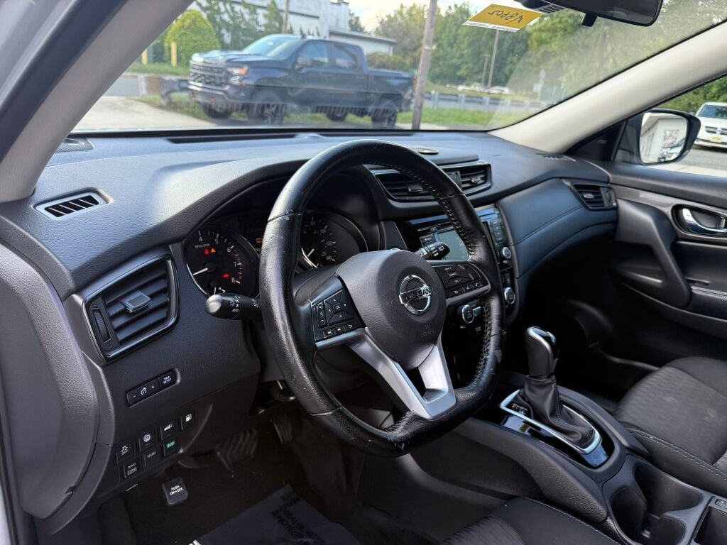 Used 2020 Nissan Rogue SV AWD/4WD image 11