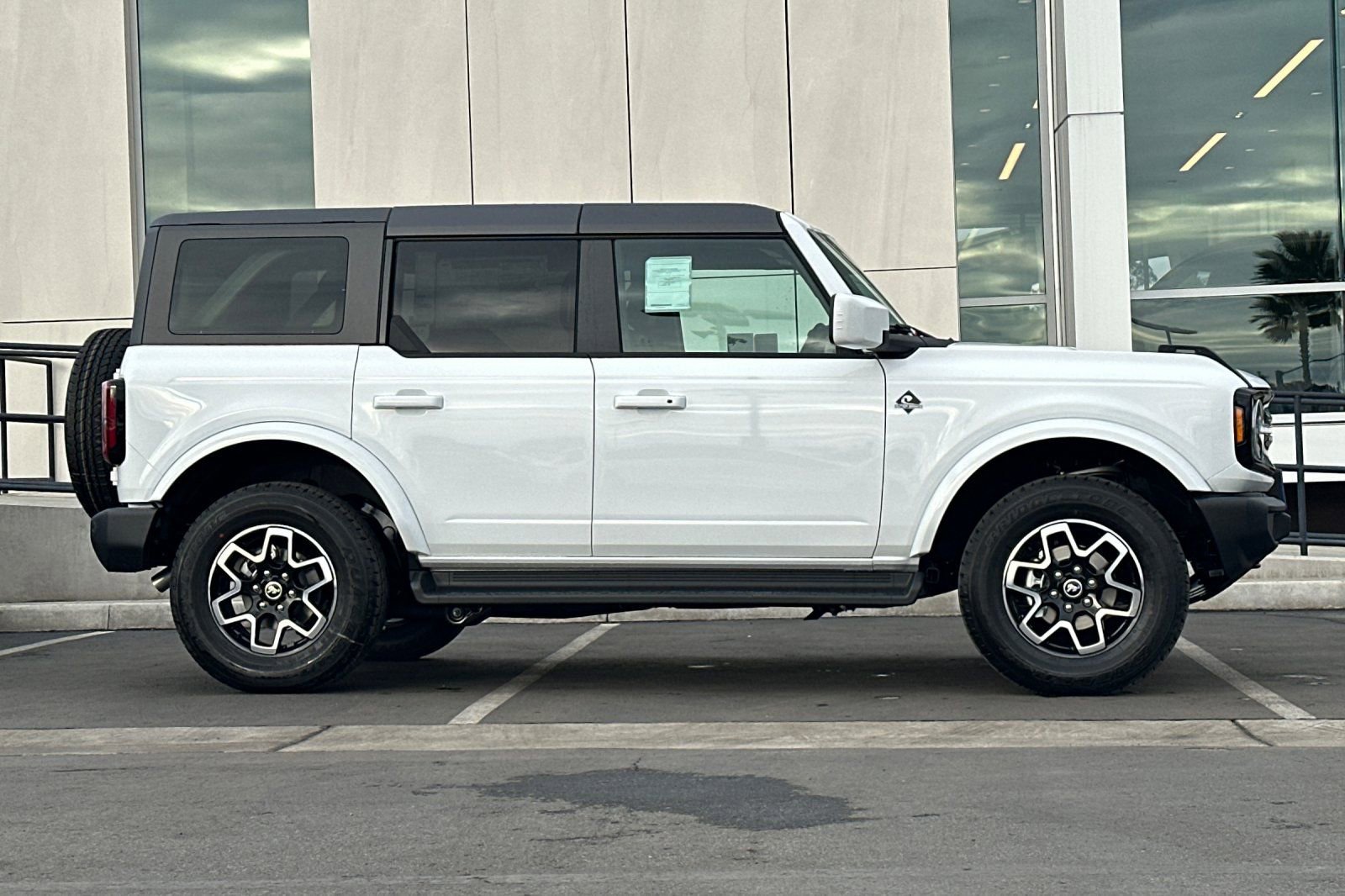 New 2025 Ford Bronco Outer Banks image 2