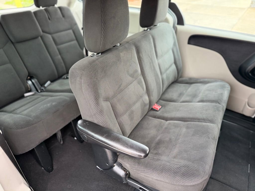 Used 2016 Dodge Grand Caravan American Value Package FWD image 13