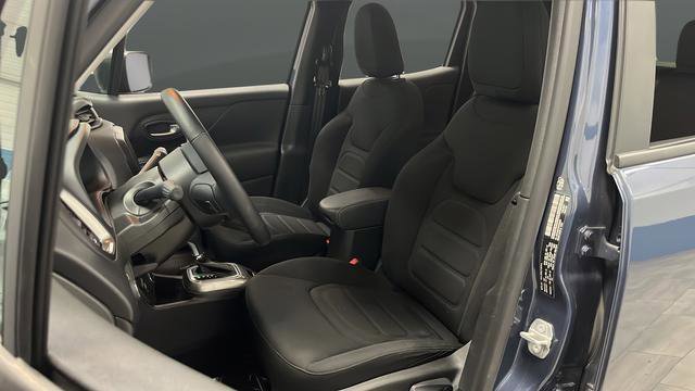 Used 2022 Jeep Renegade Latitude AWD/4WD image 9