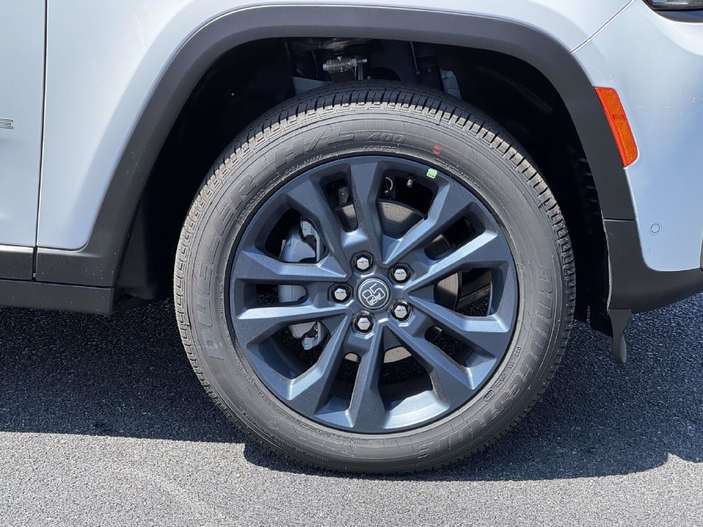 New 2026 Jeep Grand Cherokee Limited AWD/4WD image 11