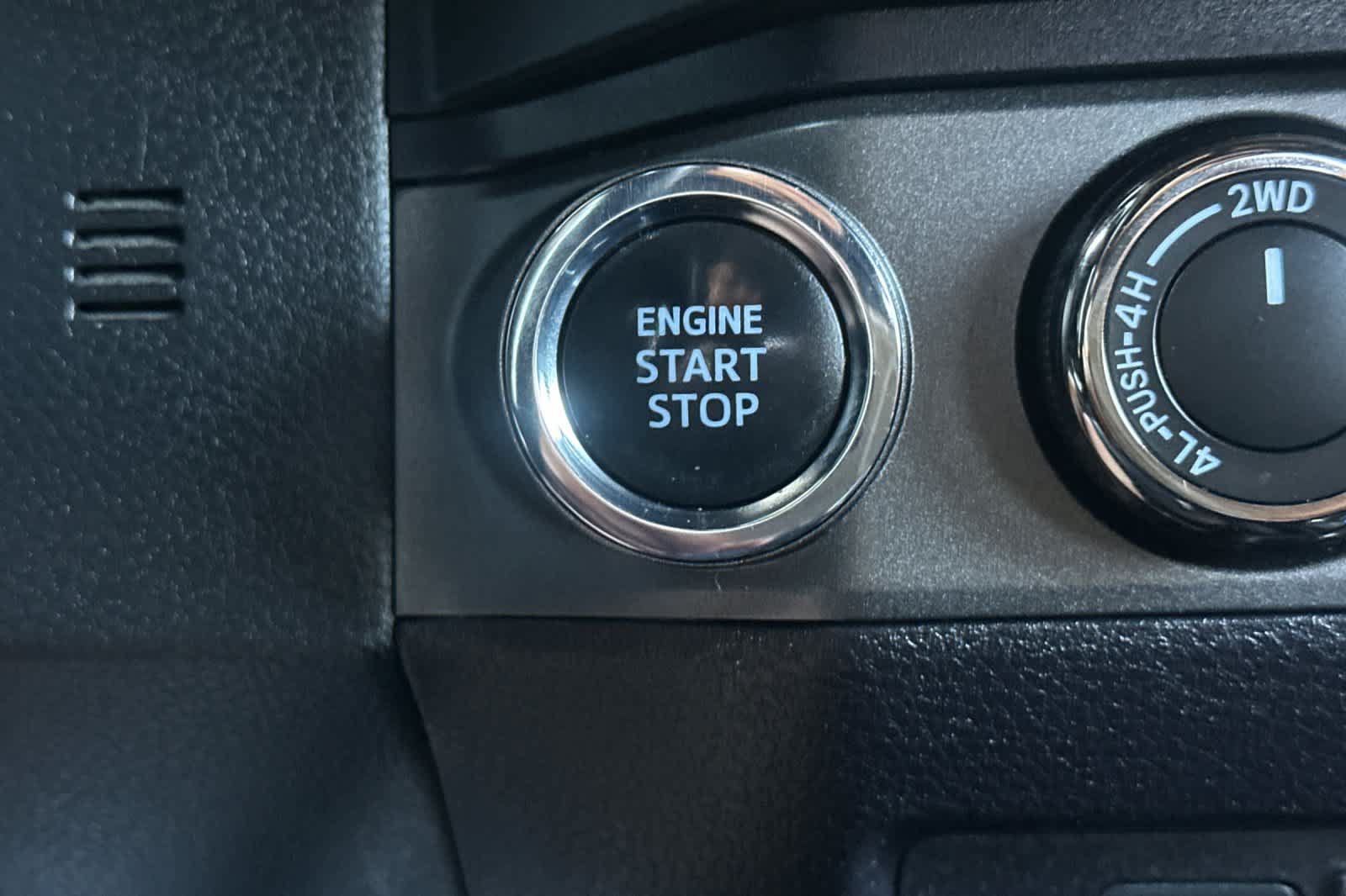 Used 2019 Toyota Tacoma TRD Sport AWD/4WD image 22