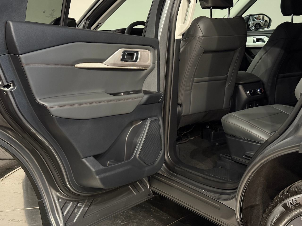 New 2026 Ford Explorer Active w/ Active Comfort Package image 35