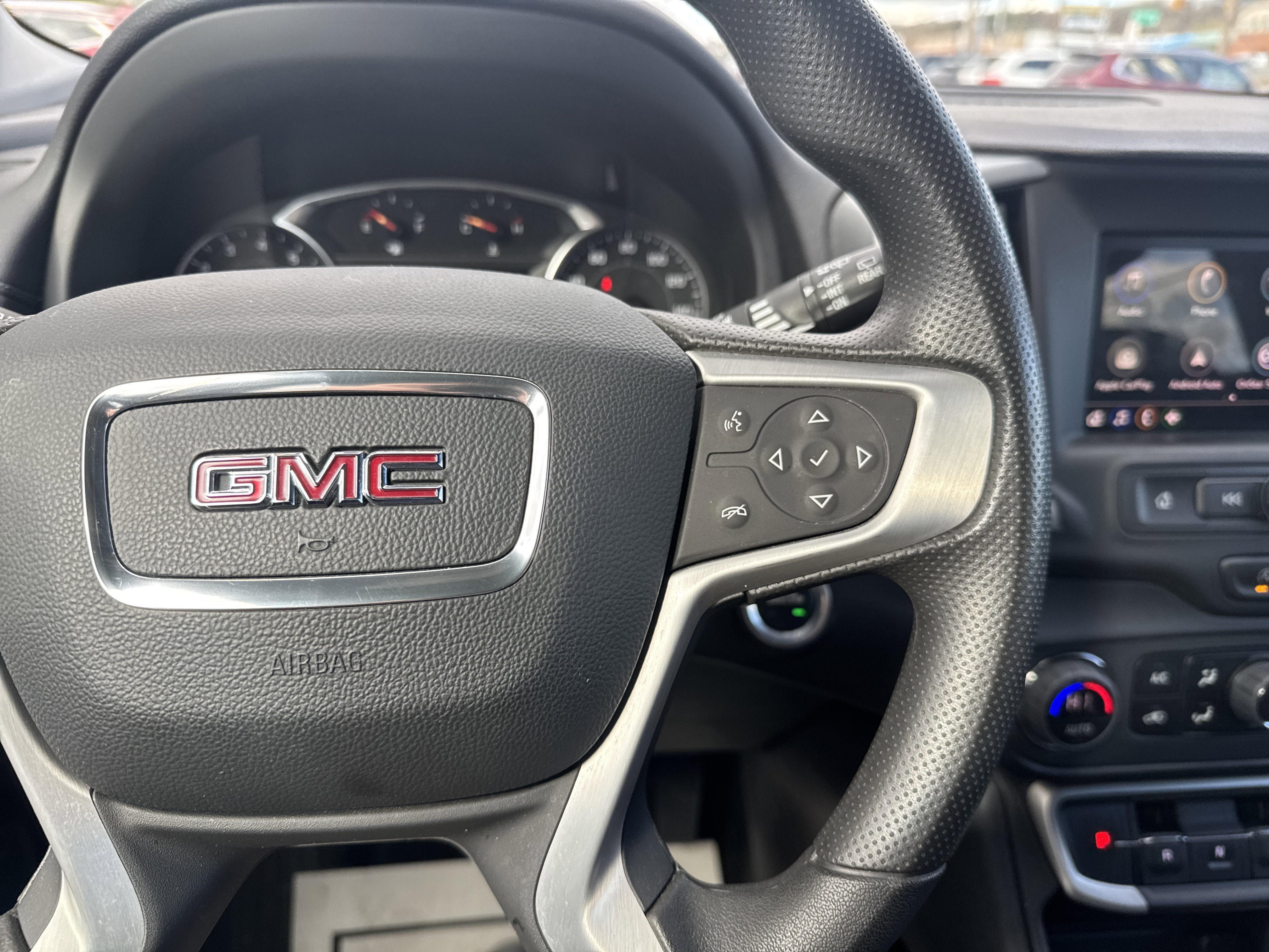 Used 2024 GMC Terrain SLE w/ Driver Convenience Package AWD/4WD image 19