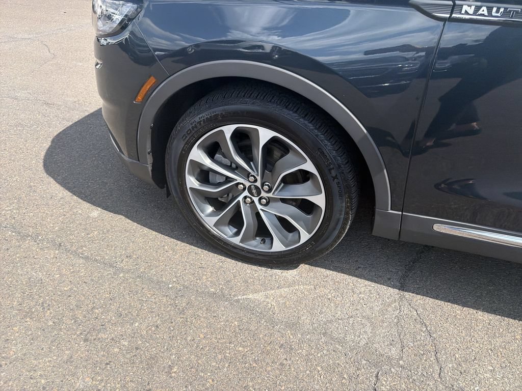 Certified 2023 Lincoln Nautilus Reserve AWD/4WD image 30