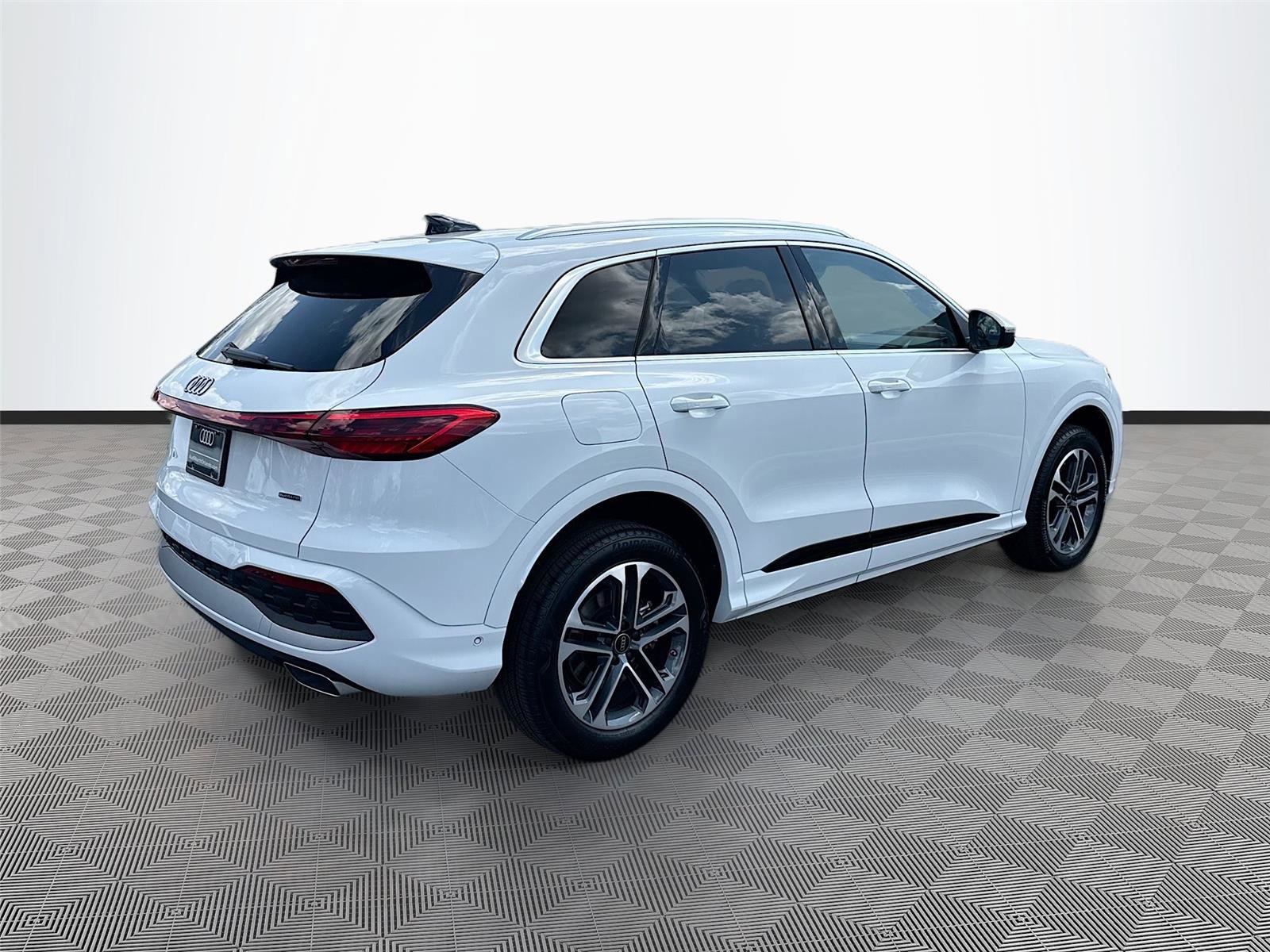 Certified 2025 Audi Q5 Premium w/ Convenience Package image 7