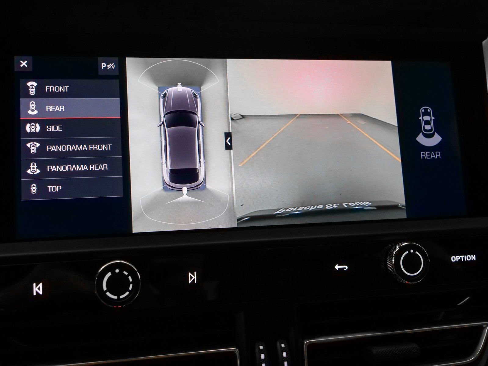 Certified 2025 Porsche Macan image 33