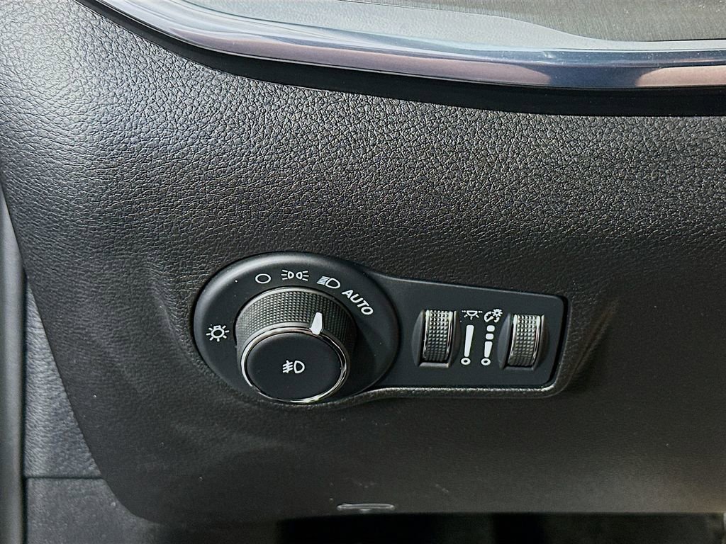 Used 2022 Jeep Compass Limited image 10