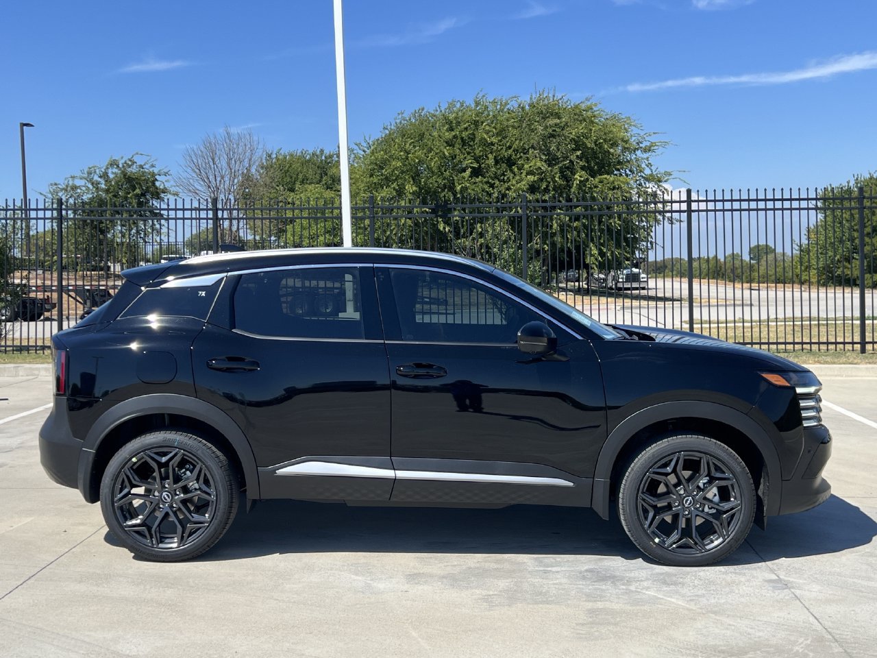 New 2027 Nissan Kicks SR AWD/4WD image 3