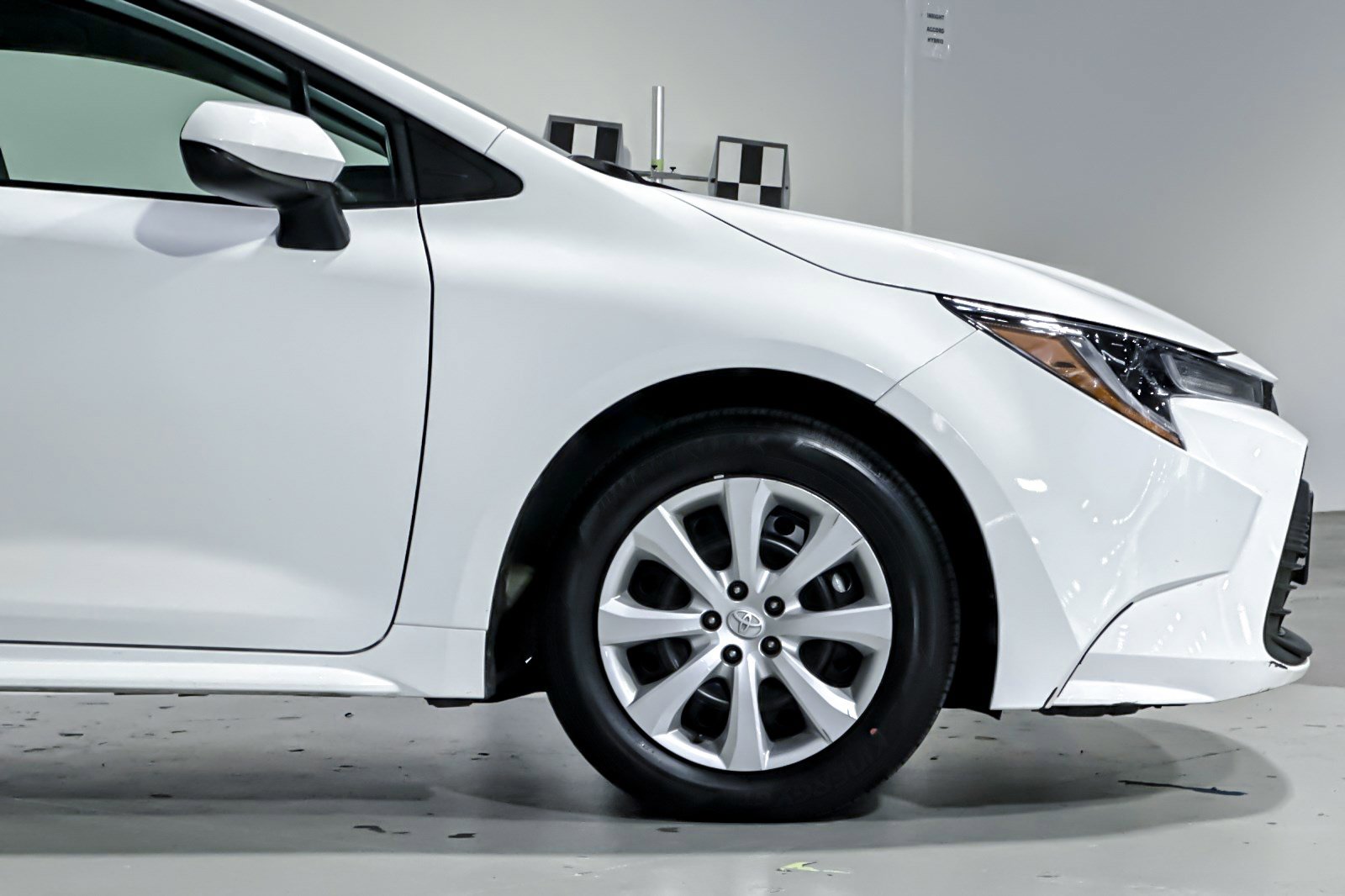 Used 2025 Toyota Corolla LE FWD image 32