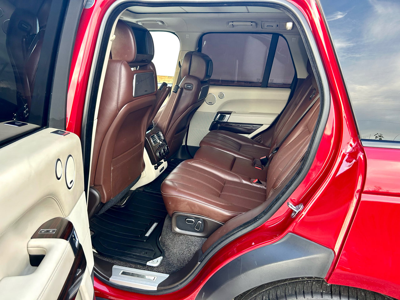 Used 2015 Land Rover Range Rover Autobiography image 15