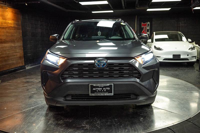 Used 2021 Toyota RAV4 LE image 4