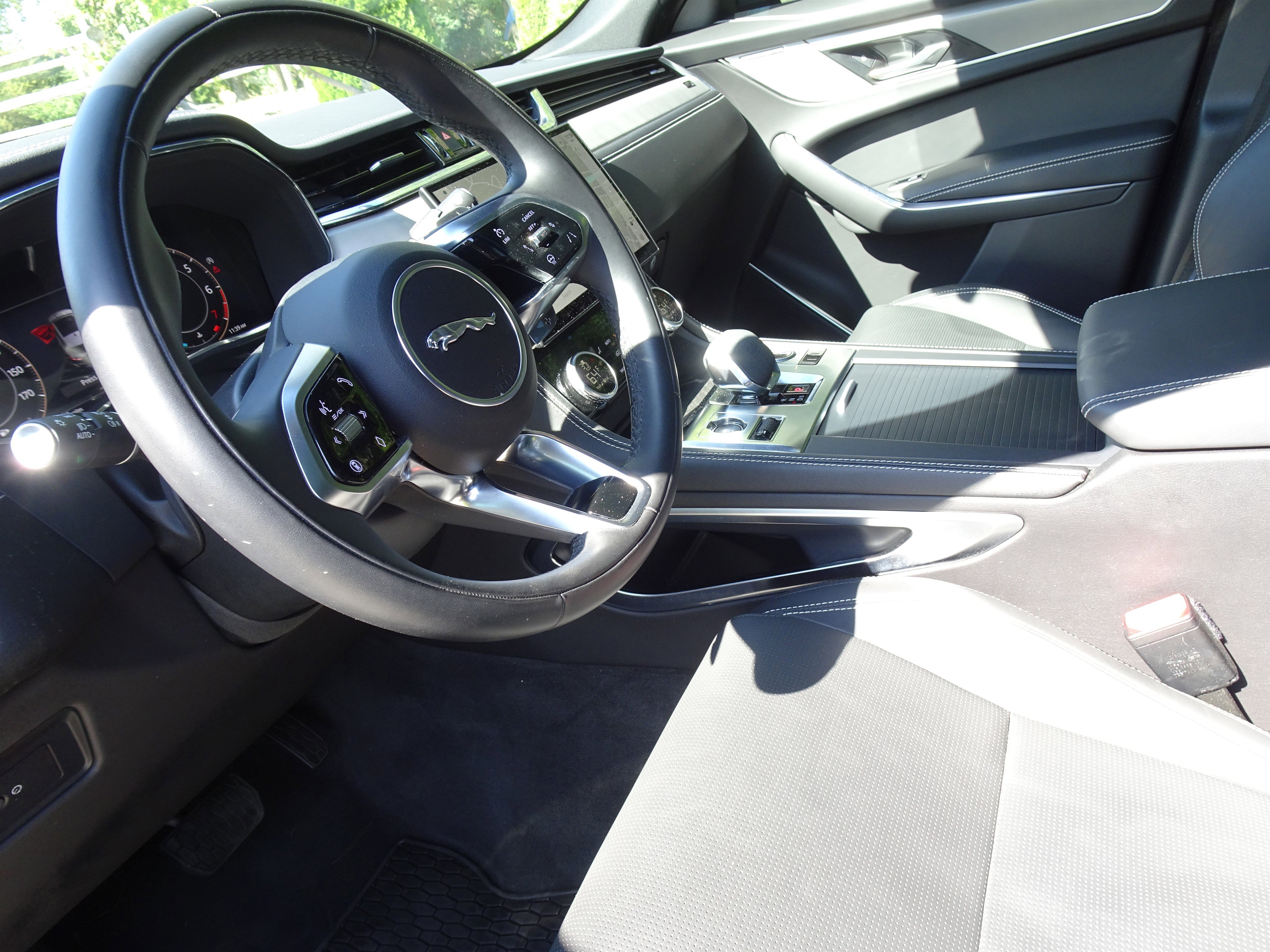 Certified 2025 Jaguar F-PACE R-Dynamic S image 15