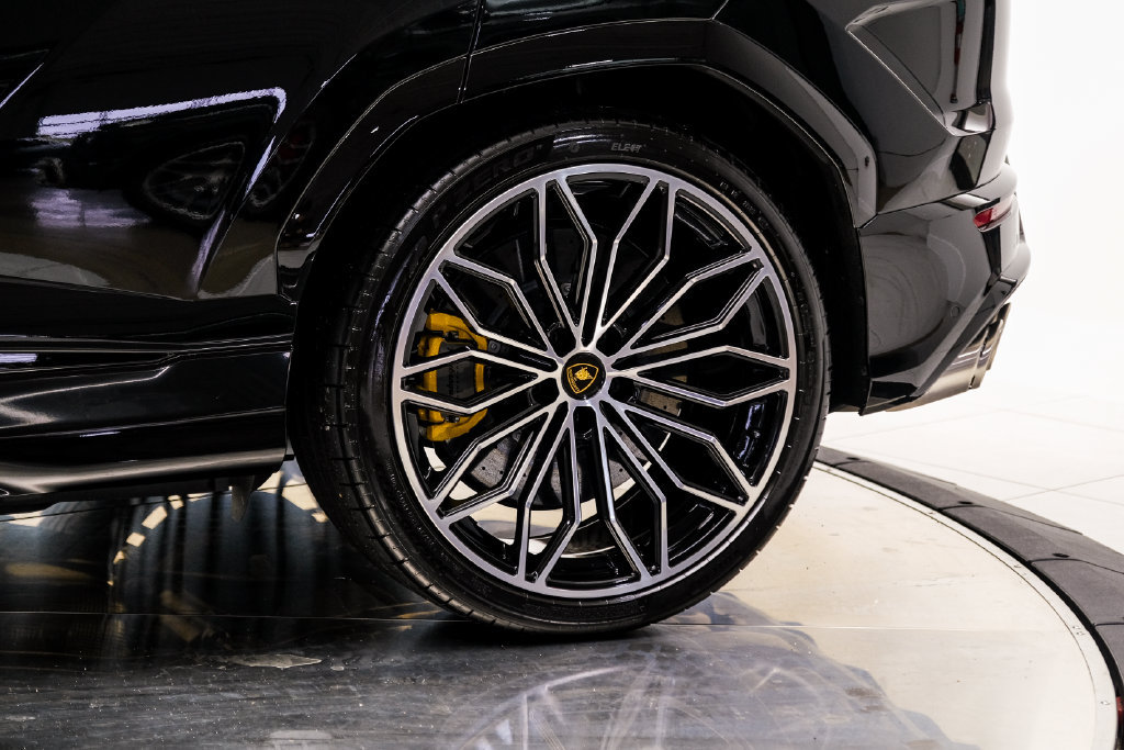 Used 2025 Lamborghini Urus SE AWD/4WD image 64