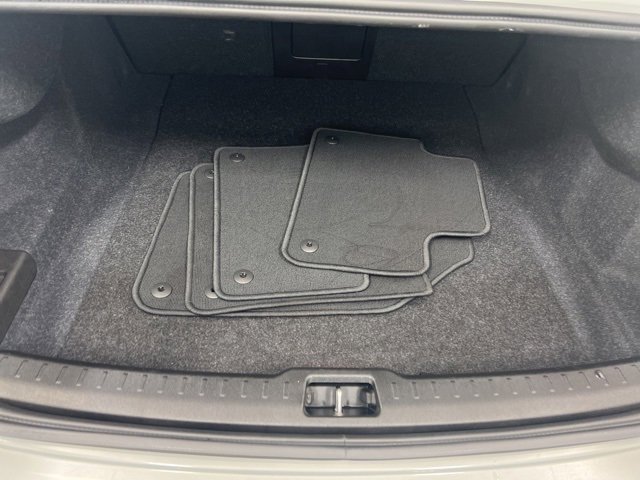 Used 2025 Volvo S60 B5 Core image 9