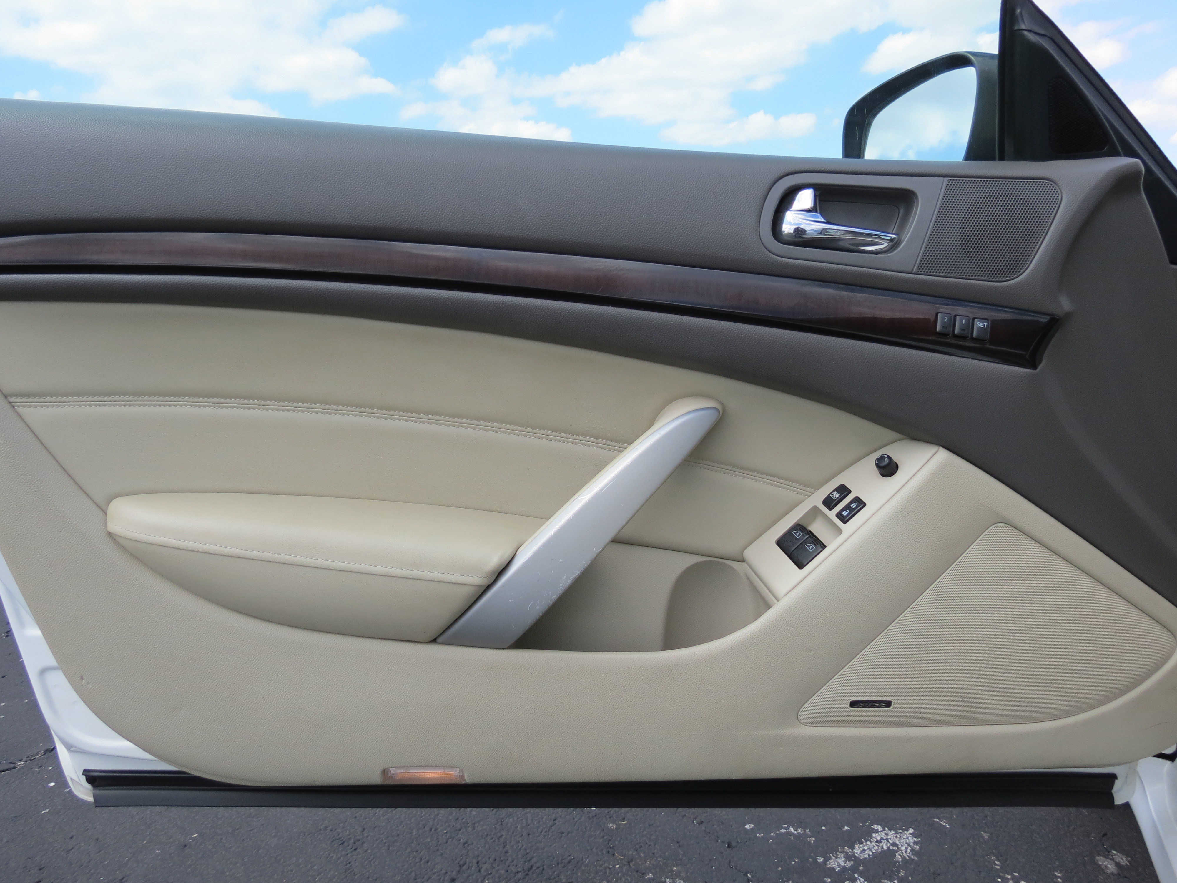 Used 2010 INFINITI G37 x w/ Premium Pkg image 28