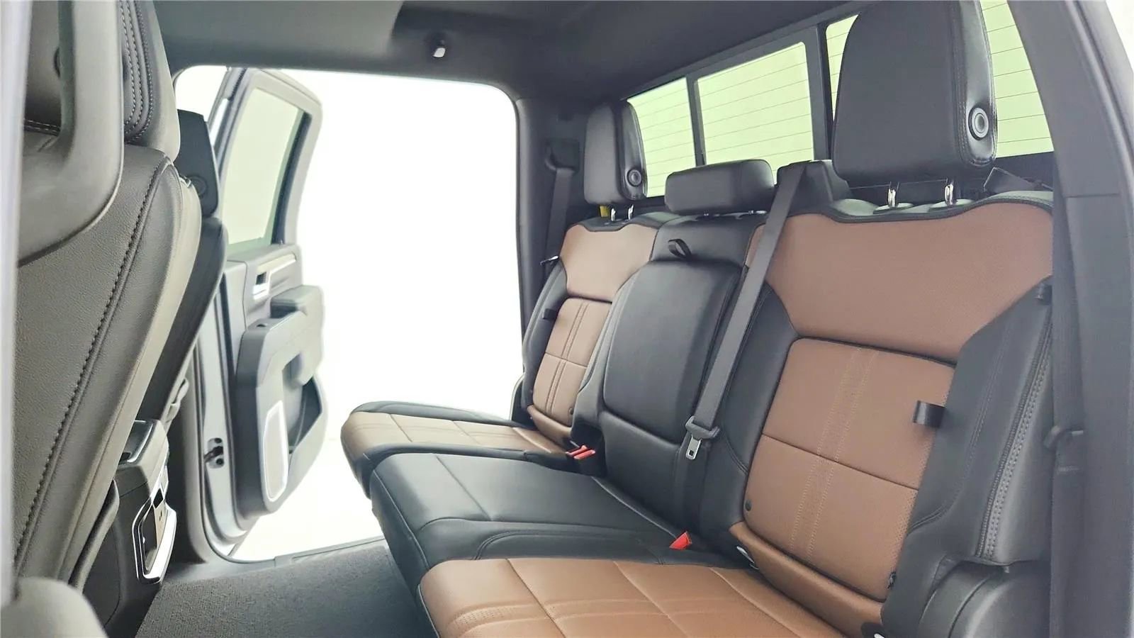 Used 2024 Chevrolet Silverado 2500 High Country w/ High Country Premium Package image 36