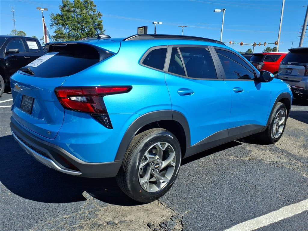 New 2026 Chevrolet Trax LT w/ LT Convenience Package FWD image 3
