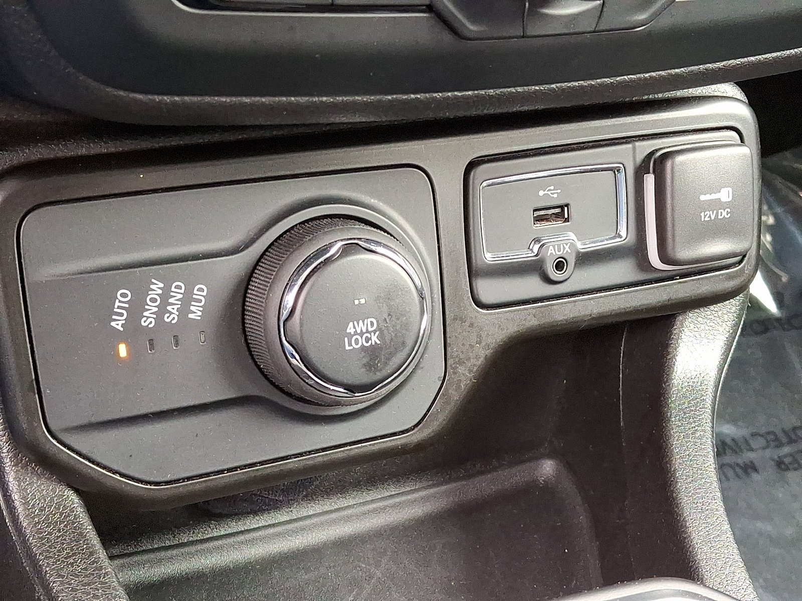 Used 2023 Jeep Renegade Latitude AWD/4WD image 23