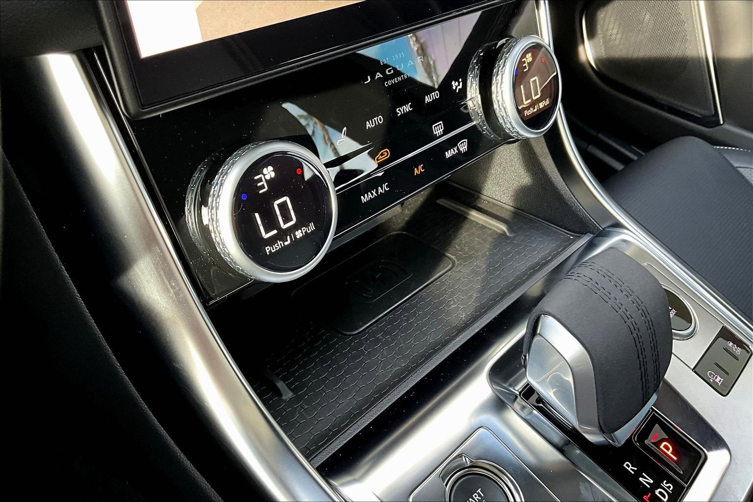 Used 2024 Jaguar XF R-Dynamic SE image 33