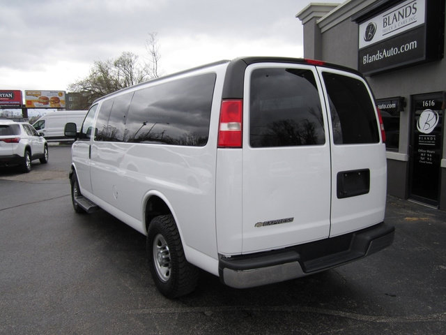Used 2019 Chevrolet Express 3500 LT w/ LT Preferred Equipment Group RWD image 3